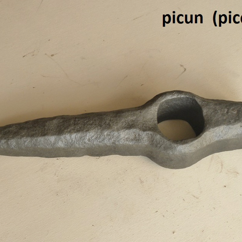 Il piccone. Foto di Pietro Burzi