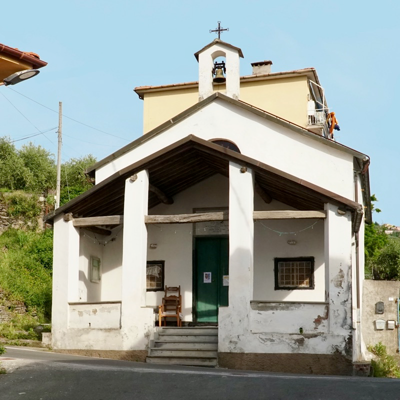 Chiesa di San Bernardo Abate, frazione San Bernardo di Lavagna. Foto di Dynamoscopio