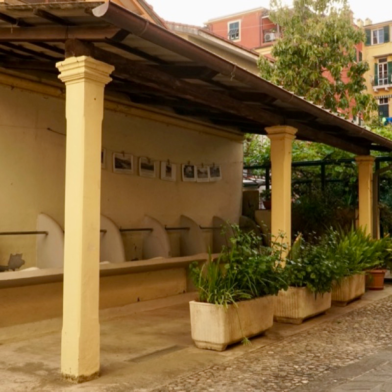 Gli antichi lavatoi nel centro di Lavagna. Foto di Dynamoscopio