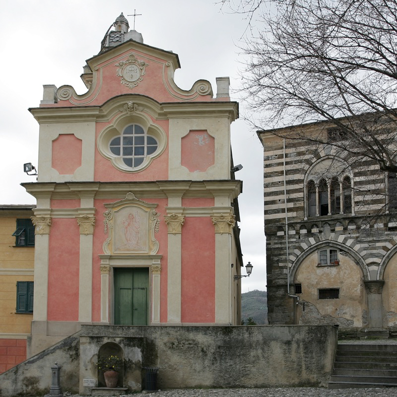 Sulla destra, scorcio del Palazzo Comitale dei Fieschi. Foto del Comune di Cogorno